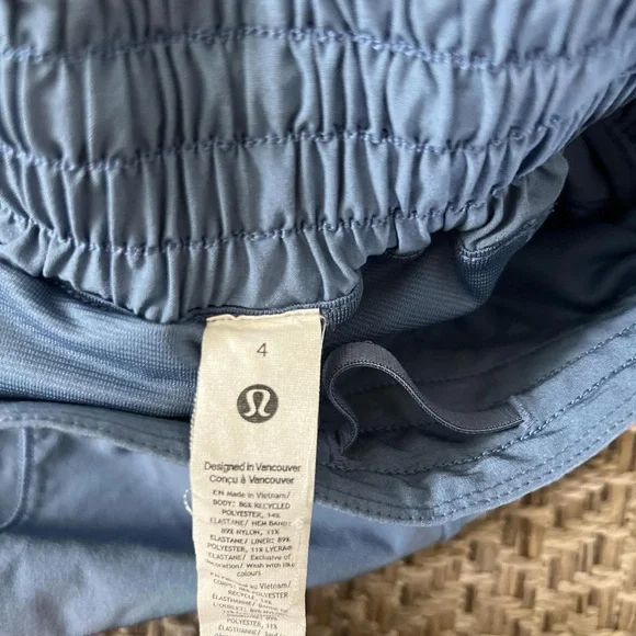lululemon athletica hotty hot HR 4” short - Picture 4 of 4